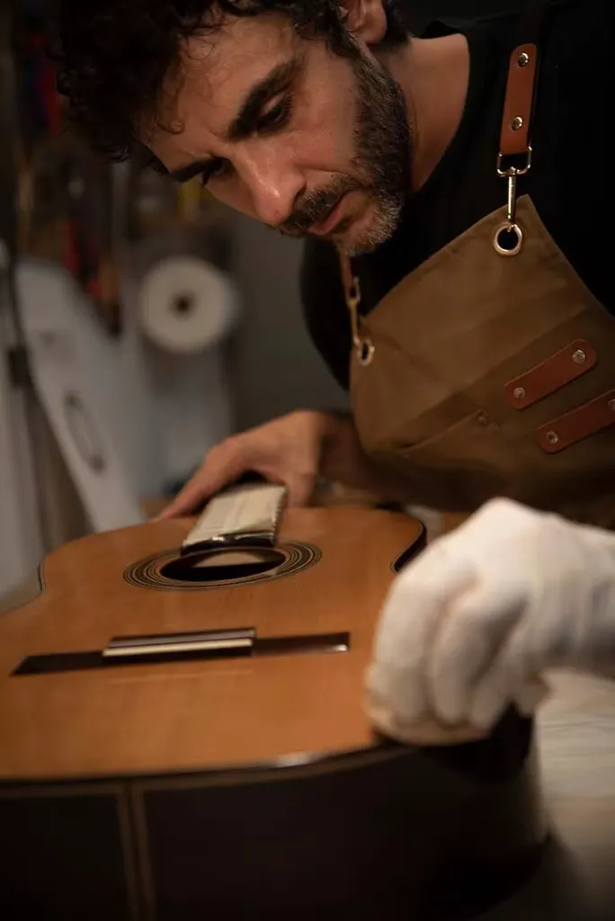 Angel gomez guillen guitarrero constructor guitarra spain 16 684x1024